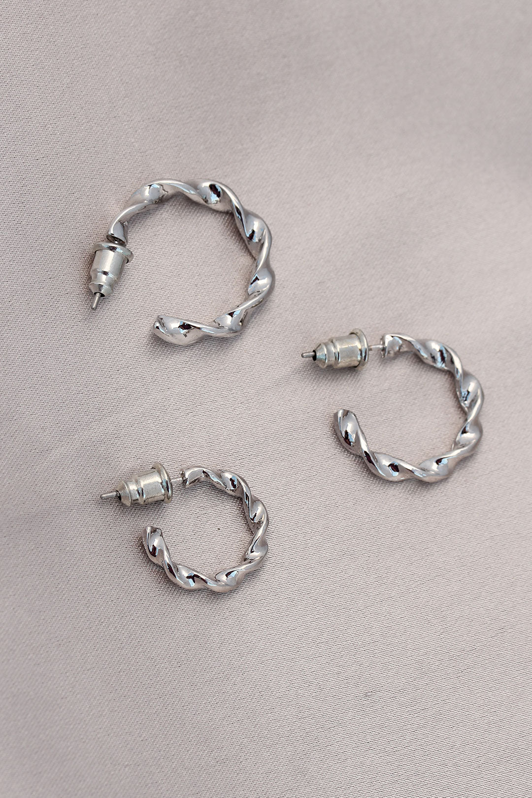 Burgu Model Gümüş Metal Küpe Seti 1